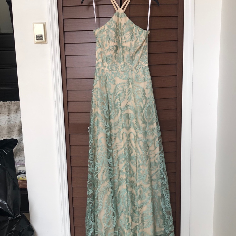 BEAUTIFUL BRAND NEW PROM DRESS